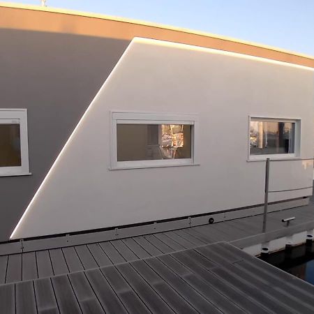 Marina Degli Estensi Floating Resort Лідо-дельї-Естензі Екстер'єр фото