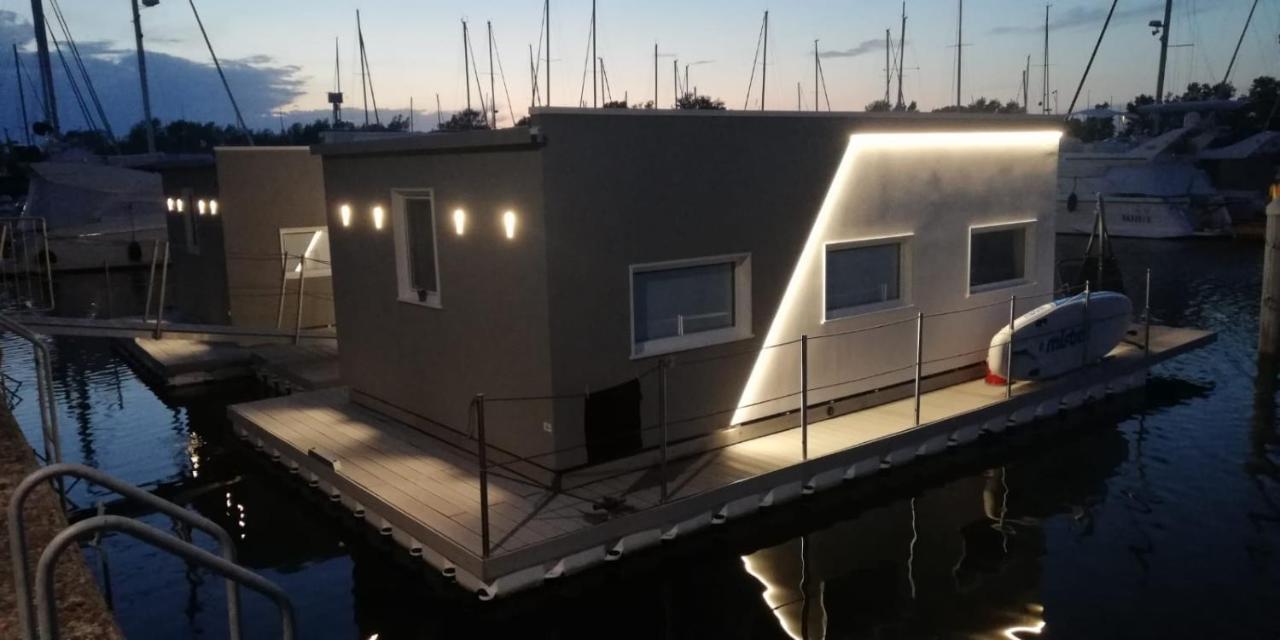 Marina Degli Estensi Floating Resort Лідо-дельї-Естензі Екстер'єр фото