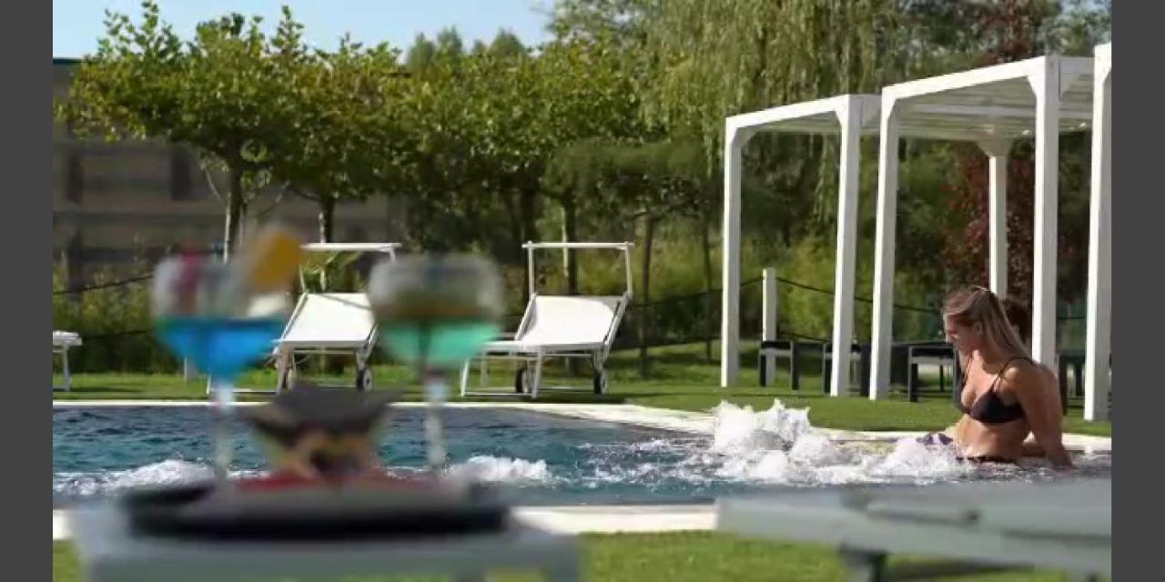 Marina Degli Estensi Floating Resort Лідо-дельї-Естензі Екстер'єр фото