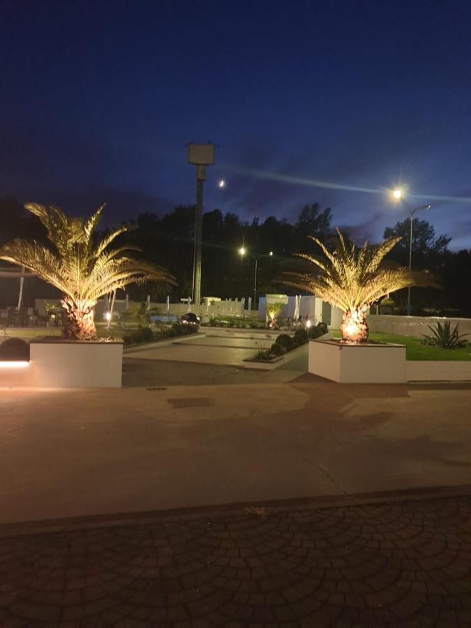 Marina Degli Estensi Floating Resort Лідо-дельї-Естензі Екстер'єр фото