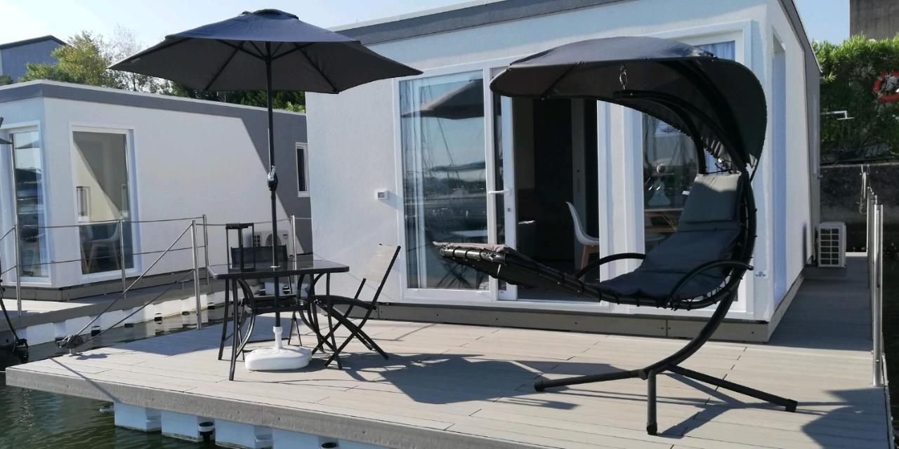 Marina Degli Estensi Floating Resort Лідо-дельї-Естензі Екстер'єр фото