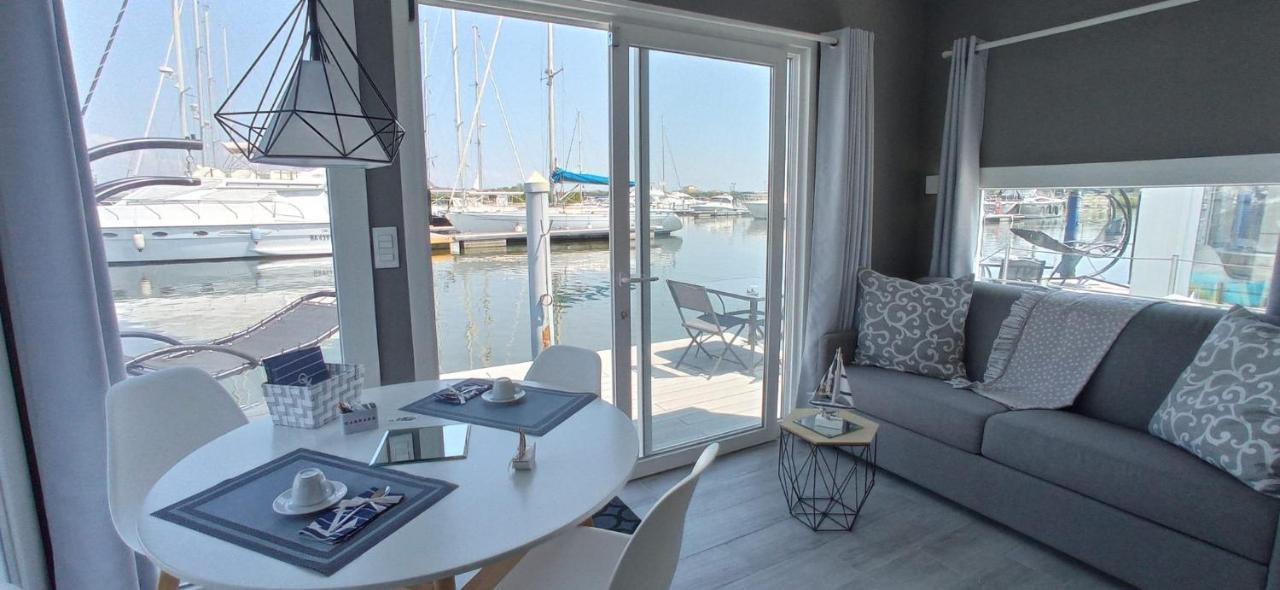 Marina Degli Estensi Floating Resort Лідо-дельї-Естензі Екстер'єр фото