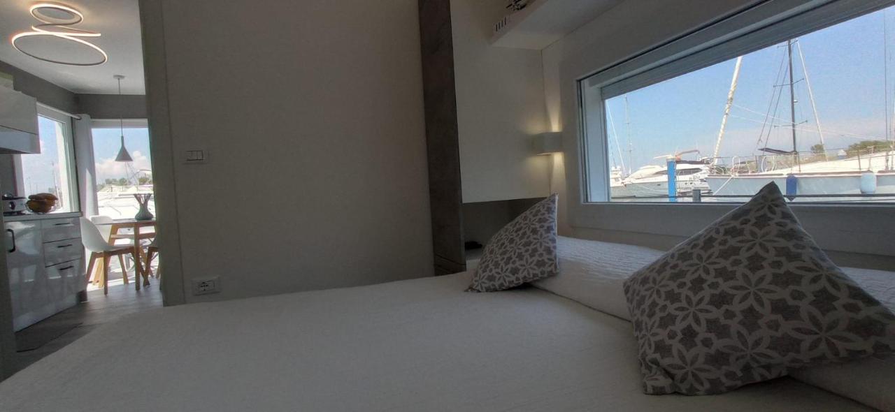 Marina Degli Estensi Floating Resort Лідо-дельї-Естензі Екстер'єр фото