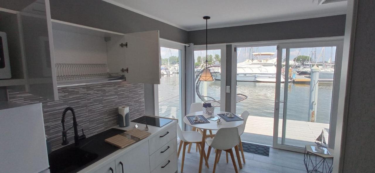 Marina Degli Estensi Floating Resort Лідо-дельї-Естензі Екстер'єр фото