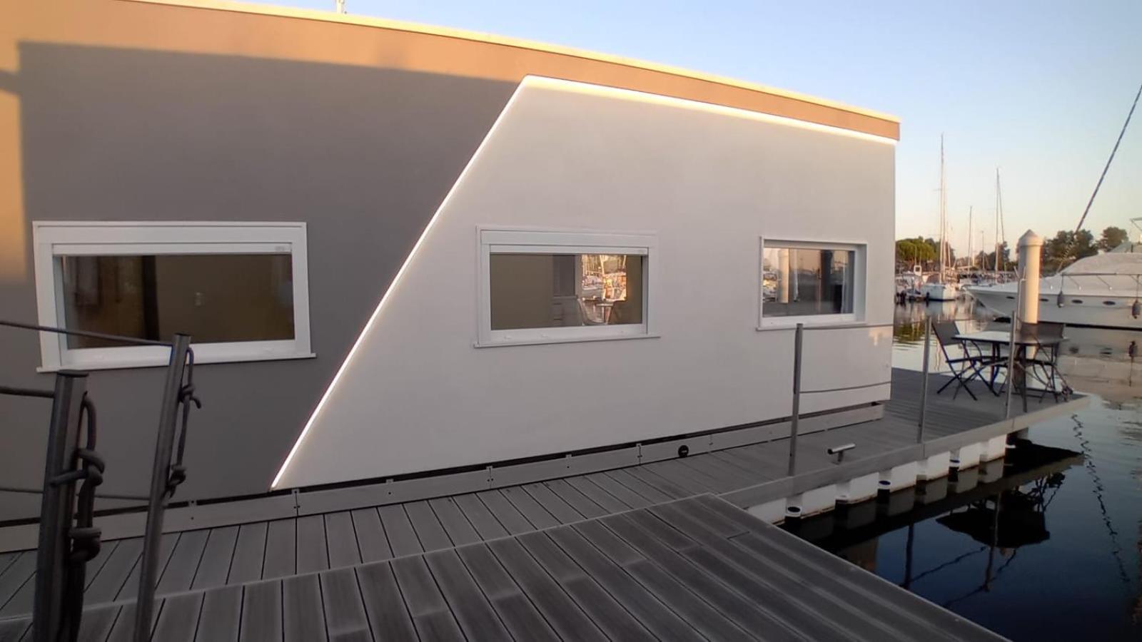 Marina Degli Estensi Floating Resort Лідо-дельї-Естензі Екстер'єр фото