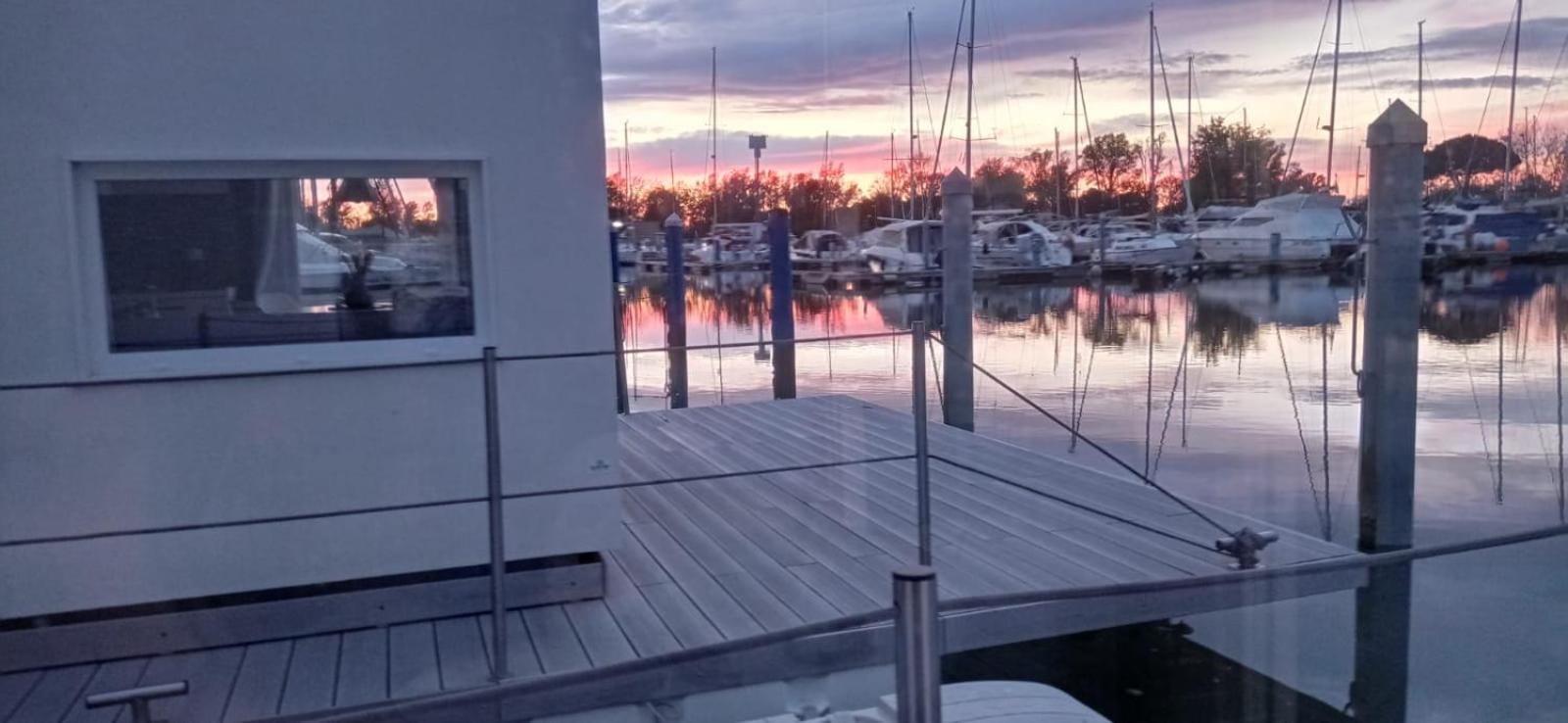 Marina Degli Estensi Floating Resort Лідо-дельї-Естензі Екстер'єр фото