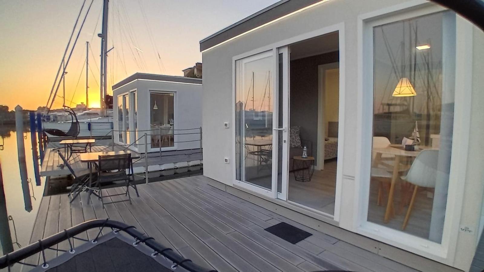 Marina Degli Estensi Floating Resort Лідо-дельї-Естензі Екстер'єр фото